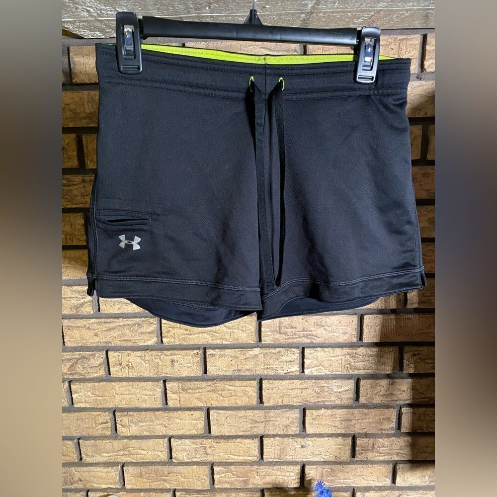 Women’s Under Armour shorts black‎